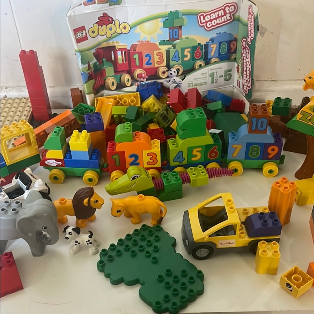 LEGO DUPLO Learn & Count Building Set - Multicolor with train and zoo pieces